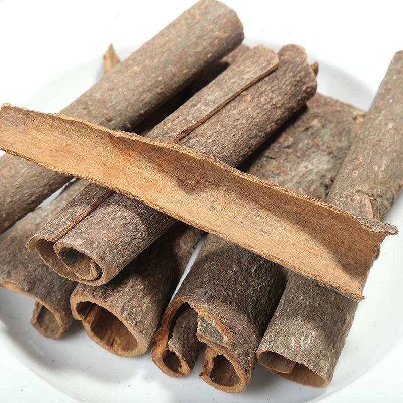 大量今年新剥的干桂皮