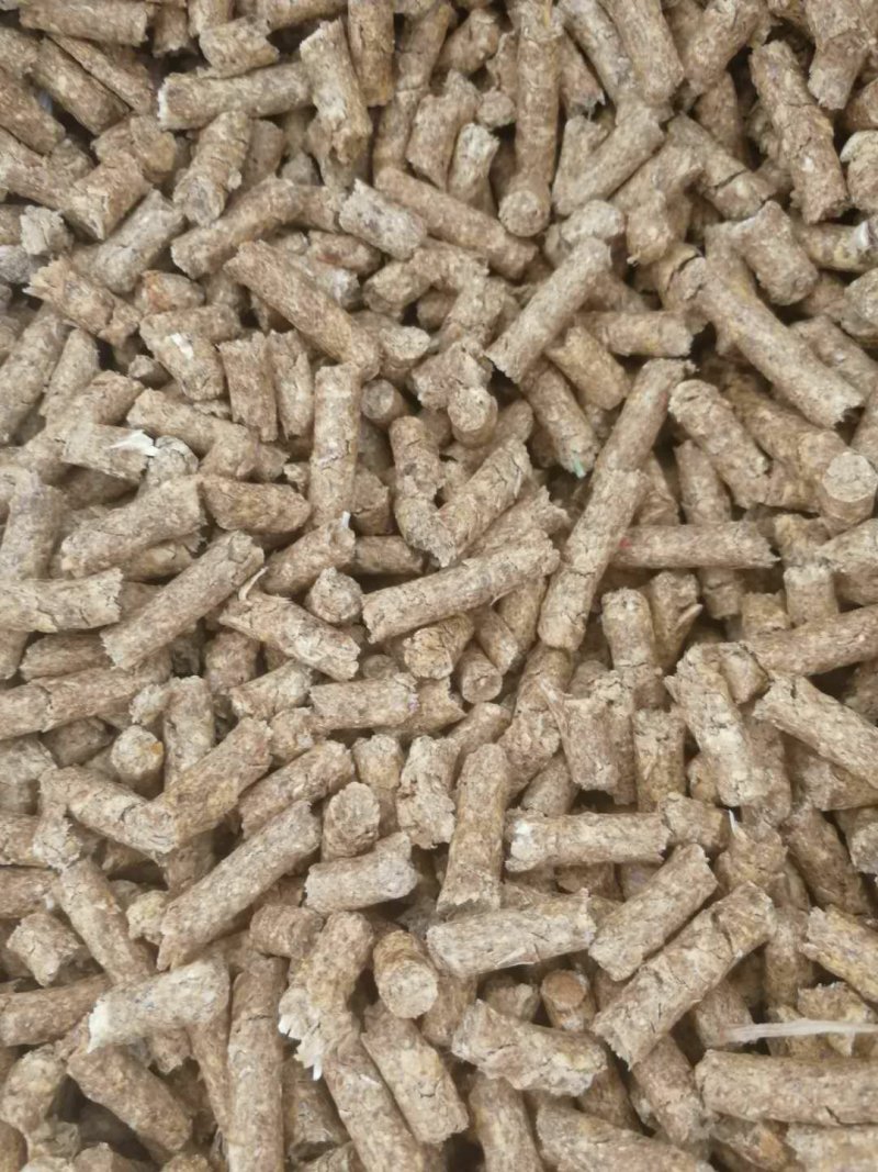常年供应欢迎咨询牛羊兔饲料干大蒜皮压块