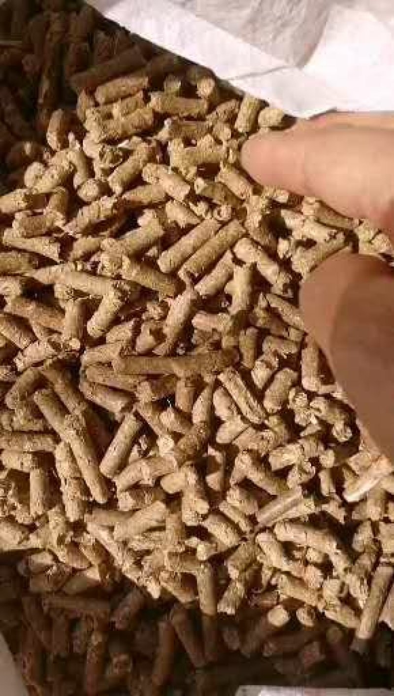 常年供应欢迎咨询牛羊兔饲料干大蒜皮压块