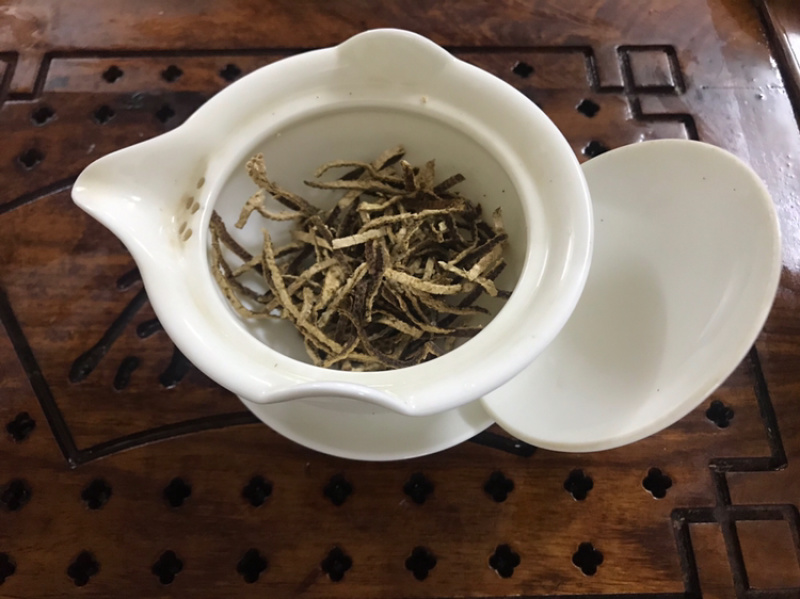 正宗新会东甲村陈皮丝，香甜润滑，泡茶煮菜，煲粥，熬汤佳品