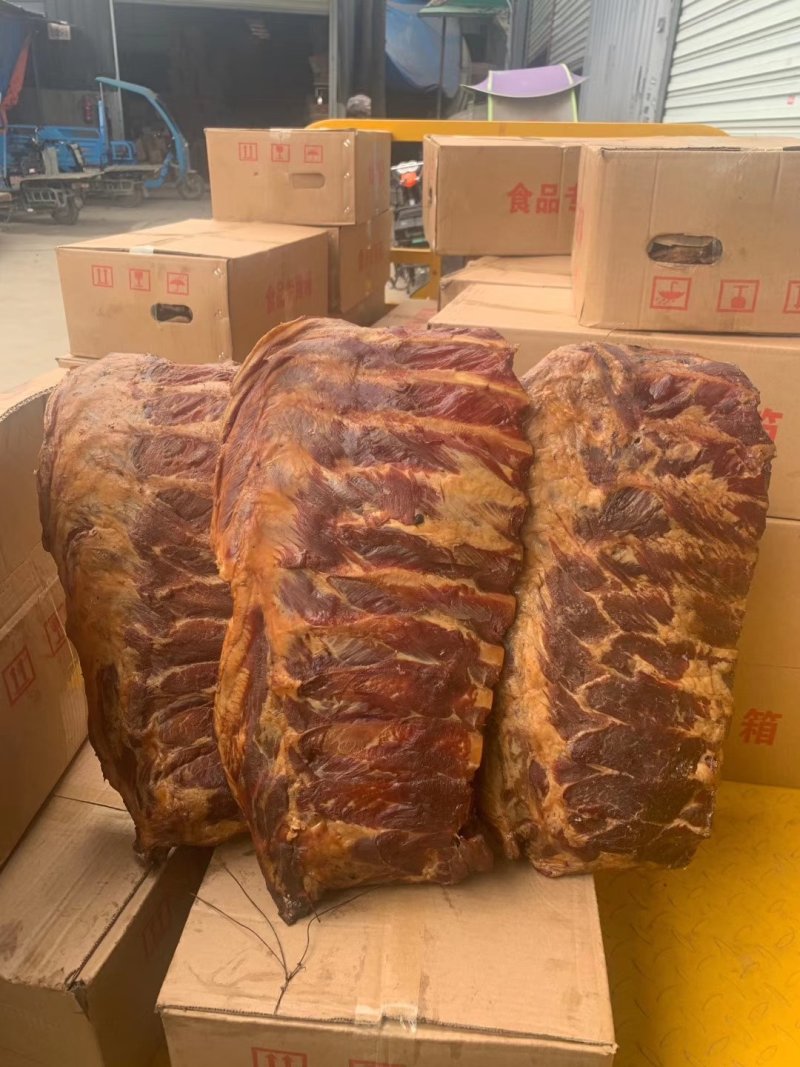 腊排骨烟熏腊肉，腊排骨地摊热卖产品，地摊热卖资源