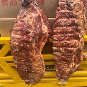 腊排骨烟熏腊肉，腊排骨地摊热卖产品，地摊热卖资源