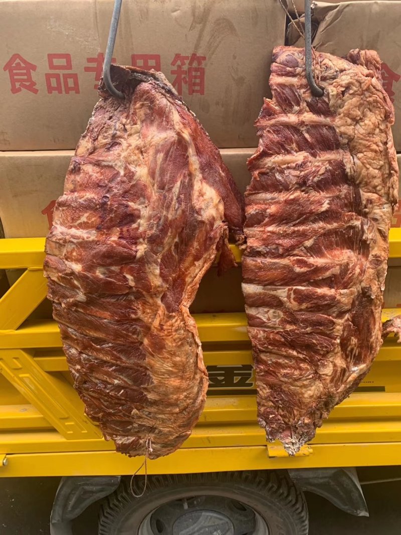腊排骨烟熏腊肉，腊排骨地摊热卖产品，地摊热卖资源