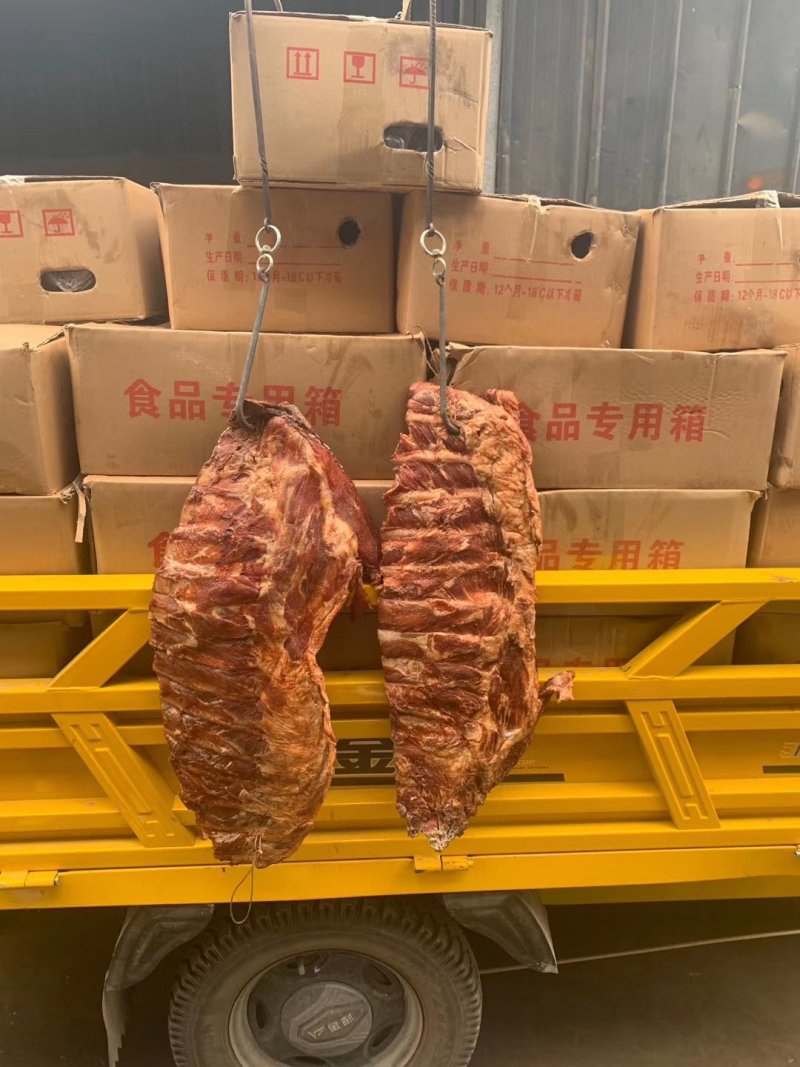 腊排骨烟熏腊肉，腊排骨地摊热卖产品，地摊热卖资源