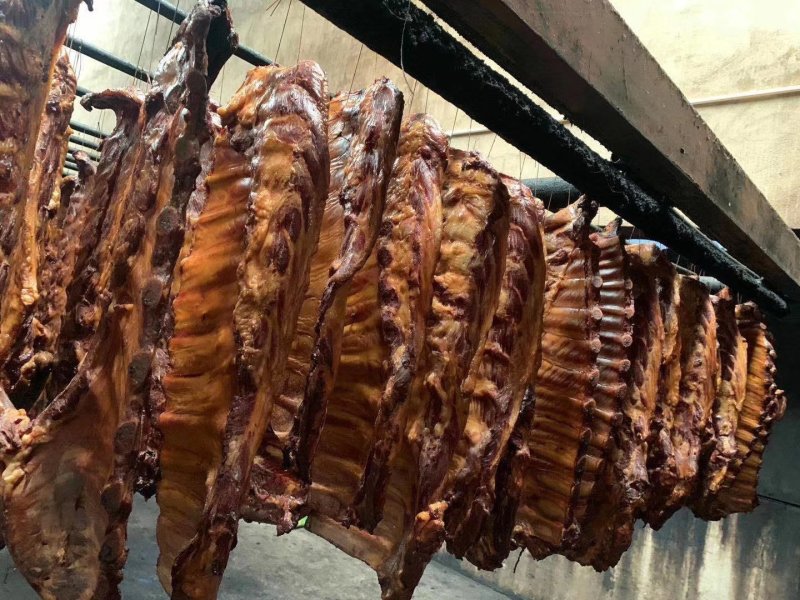 腊排骨烟熏腊肉，腊排骨地摊热卖产品，地摊热卖资源