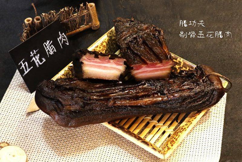 烟熏五花肉，传统手工制作，味美入口