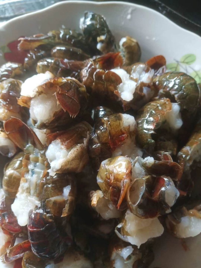 龙虾球皮薄肉厚味道鲜美，分别是一级，二级，三级，货源充足