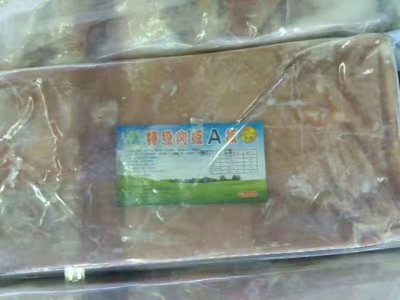 鸭肉羊脂肪的卷鸭肉牛脂肪的板鸭肉加羊肉的混合肉板。