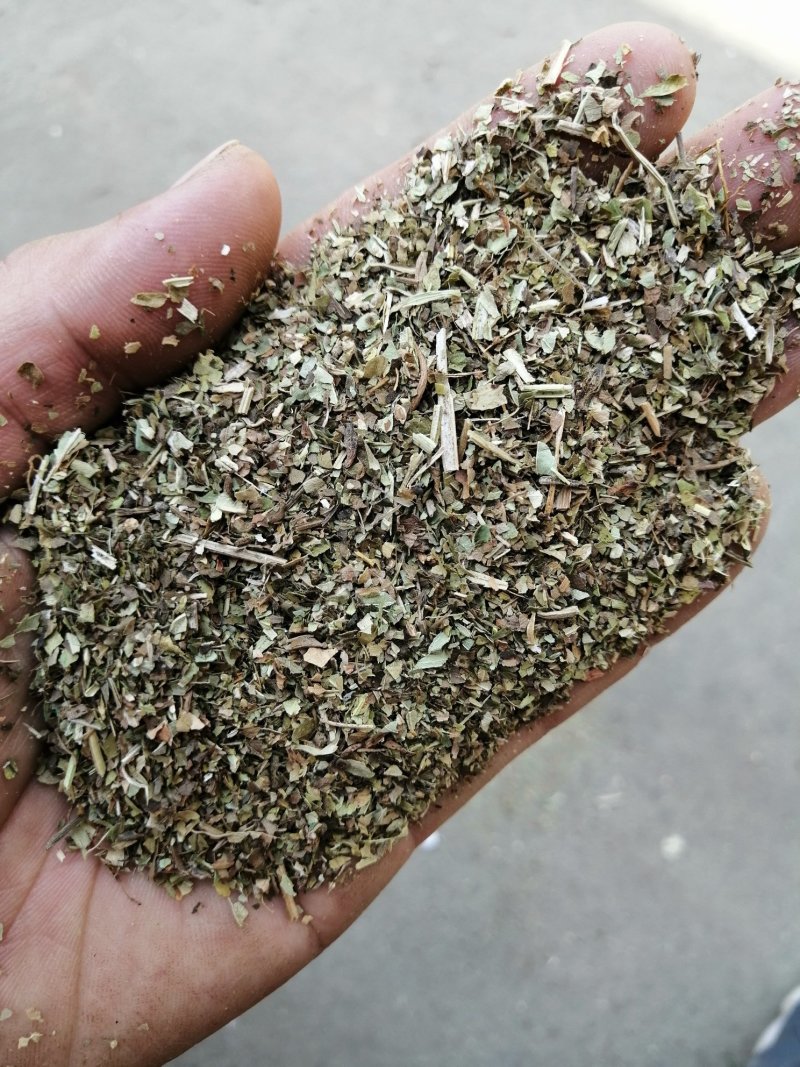 花生秧碎叶：蛋白质含量20%左右，适合所有的动物，