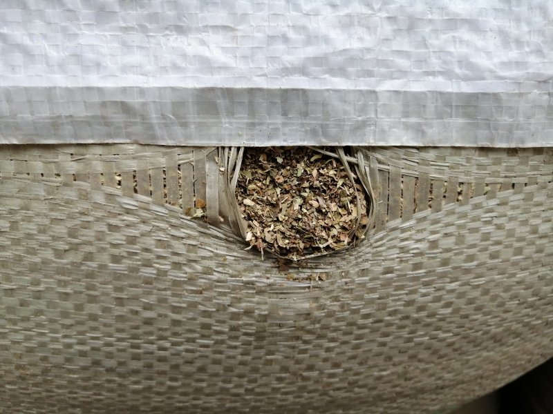 花生秧碎叶：蛋白质含量20%左右，适合所有的动物，