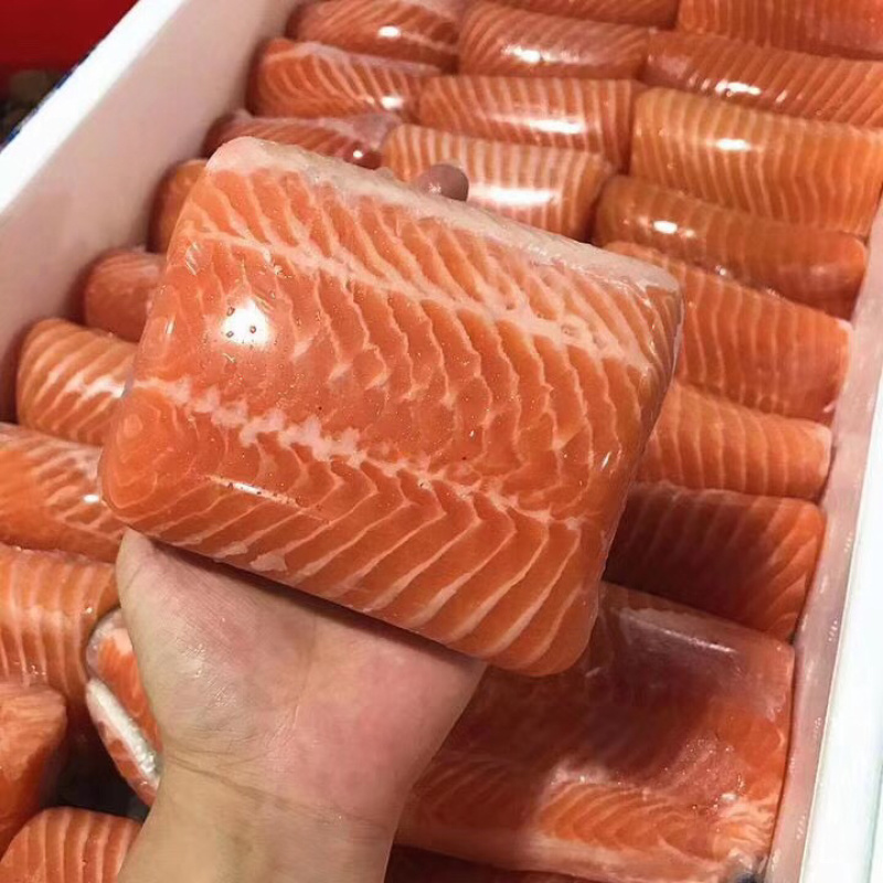 三文鱼小号冰鲜三文鱼刺身料理自助餐看过来