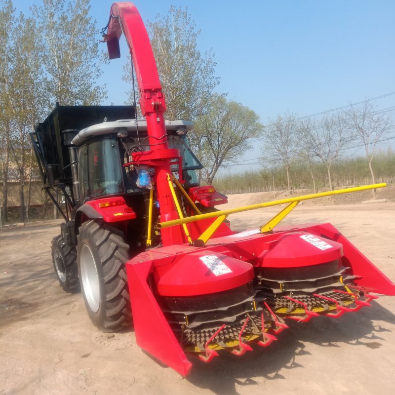 大型拖拉机玉米秸秆青储机，带籽粒破碎秸秆青储机割台