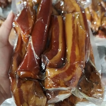 烟熏偏肥腊肉(厂家直供每天能供应30吨。支持一件代发