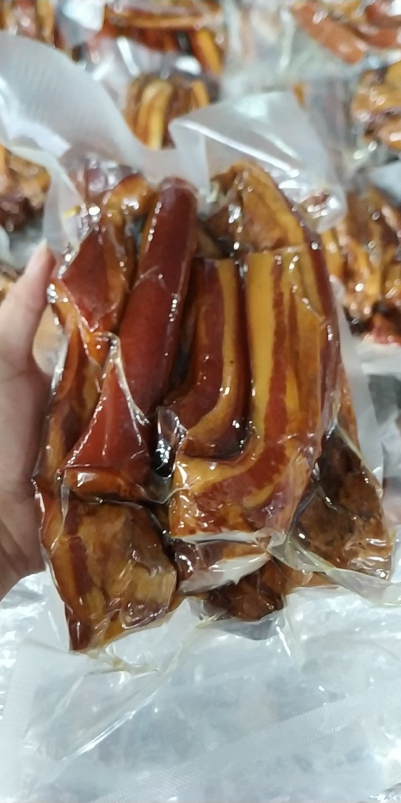 烟熏偏肥腊肉(厂家直供每天能供应30吨。支持一件代发