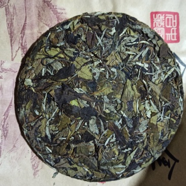 政和白茶2016年的一款350g老茶饼