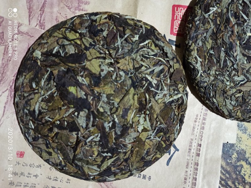 政和白茶2016年的一款350g老茶饼