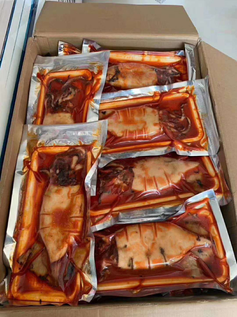 网红新鲜大鱿鱼香辣大个头鱿鱼熟食麻辣熟食零食整只加热即食