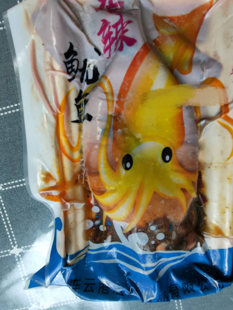 网红新鲜大鱿鱼香辣大个头鱿鱼熟食麻辣熟食零食整只加热即食