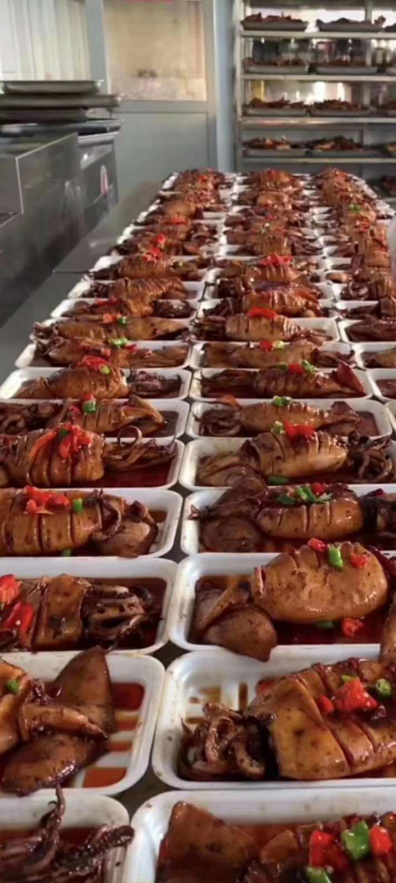 网红新鲜大鱿鱼香辣大个头鱿鱼熟食麻辣熟食零食整只加热即食