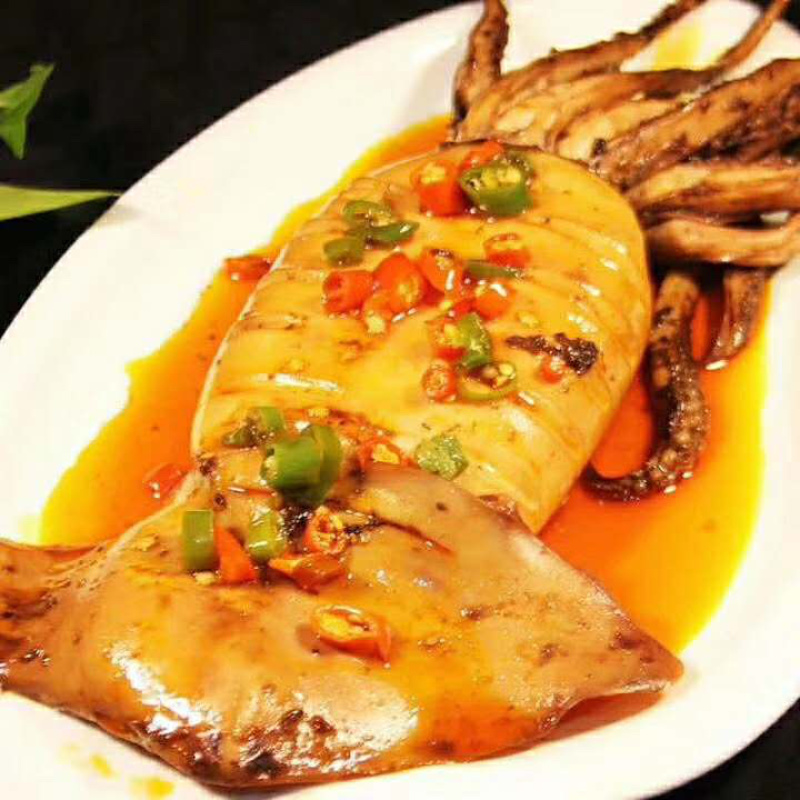 网红新鲜大鱿鱼香辣大个头鱿鱼熟食麻辣熟食零食整只加热即食