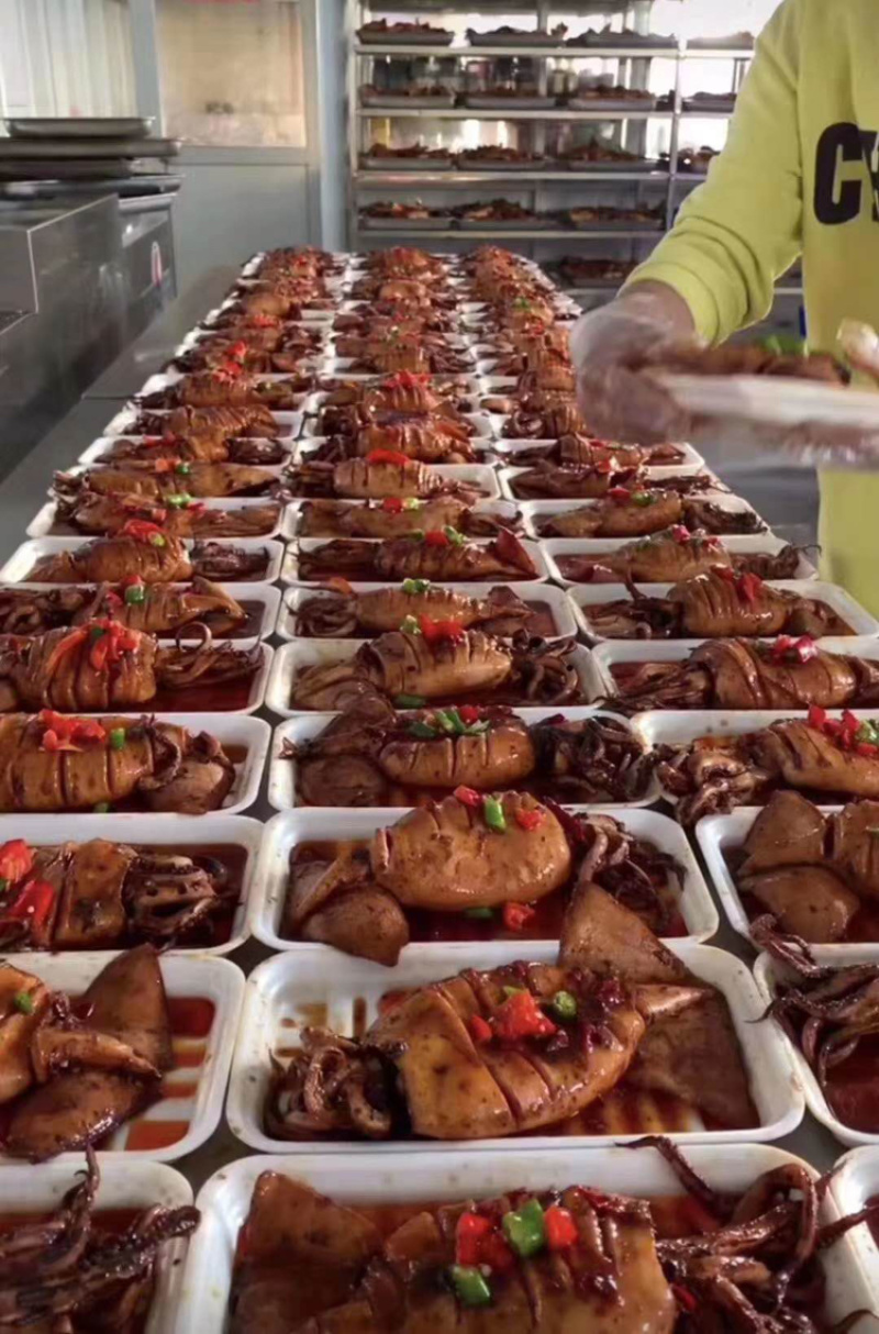 网红新鲜大鱿鱼香辣大个头鱿鱼熟食麻辣熟食零食整只加热即食