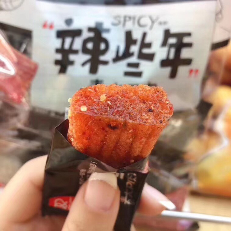 网红零食辣些年素大刀肉辣条全国包邮一件代发