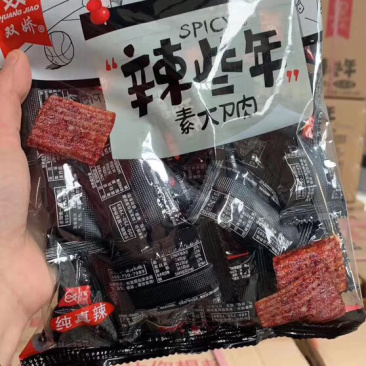 网红零食辣些年素大刀肉辣条全国包邮一件代发
