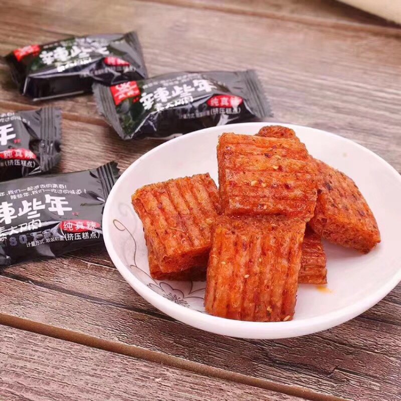 网红零食辣些年素大刀肉辣条全国包邮一件代发