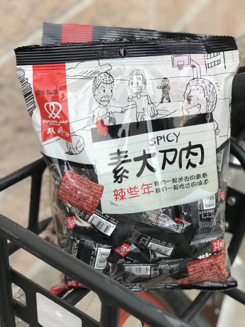 网红零食辣些年素大刀肉辣条全国包邮一件代发