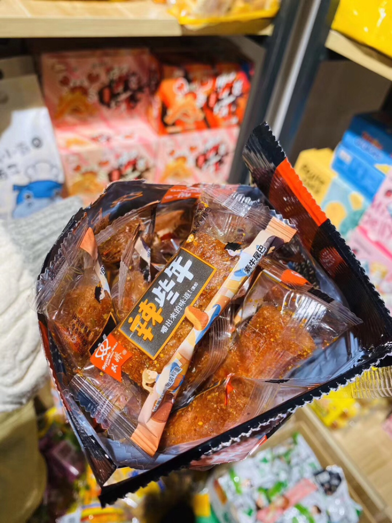 网红零食辣些年素牛尾巴辣条全国包邮一件代发