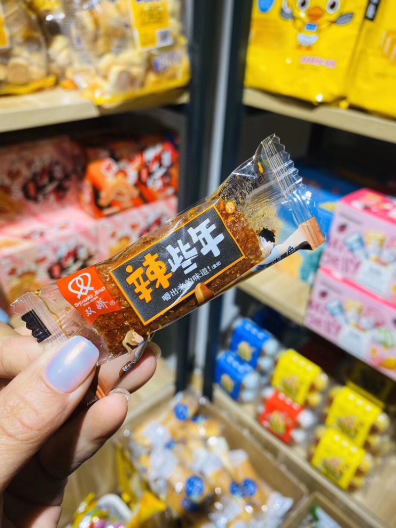 网红零食辣些年素牛尾巴辣条全国包邮一件代发