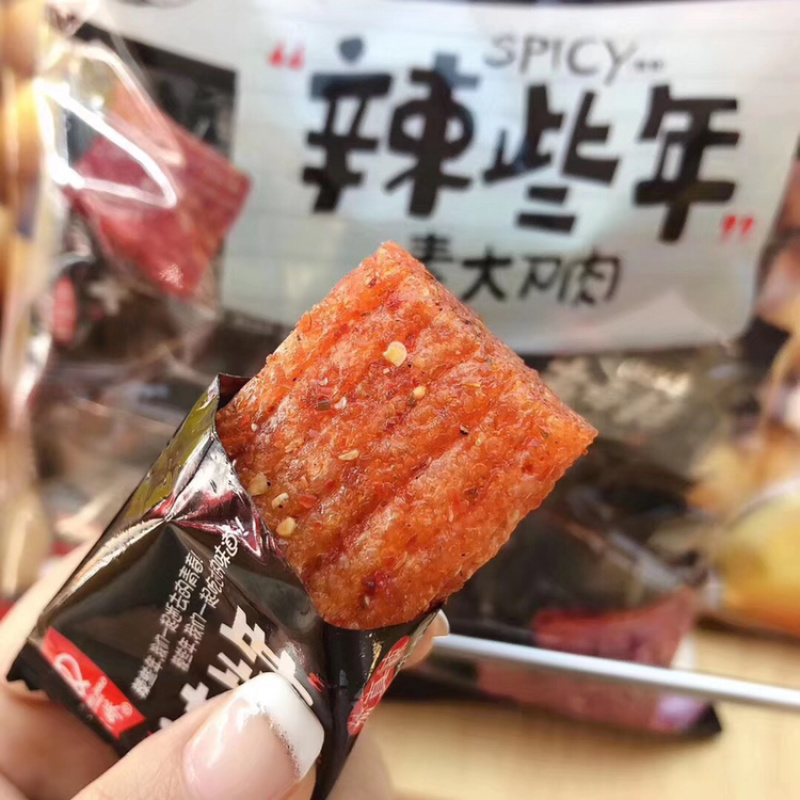 网红零食辣些年素大刀肉辣条全国包邮一件代发