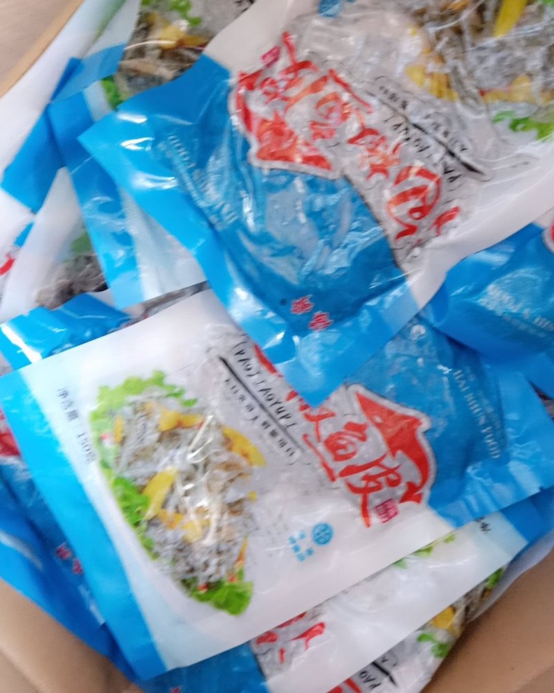 泡椒鱼皮开袋即食的好吃的下酒菜饭店专供支持一件代发