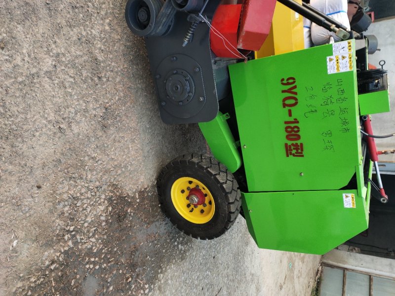 山东郓城骏腾秸秆粉碎打捆机圆捆厂家直销，