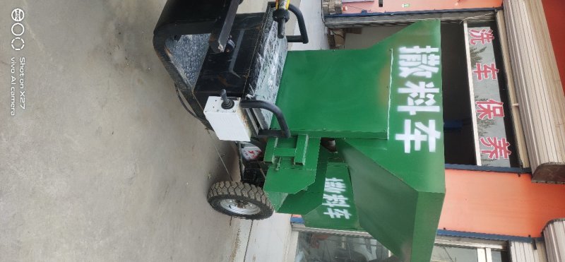 撒料车，牛羊养殖设备，省时省力