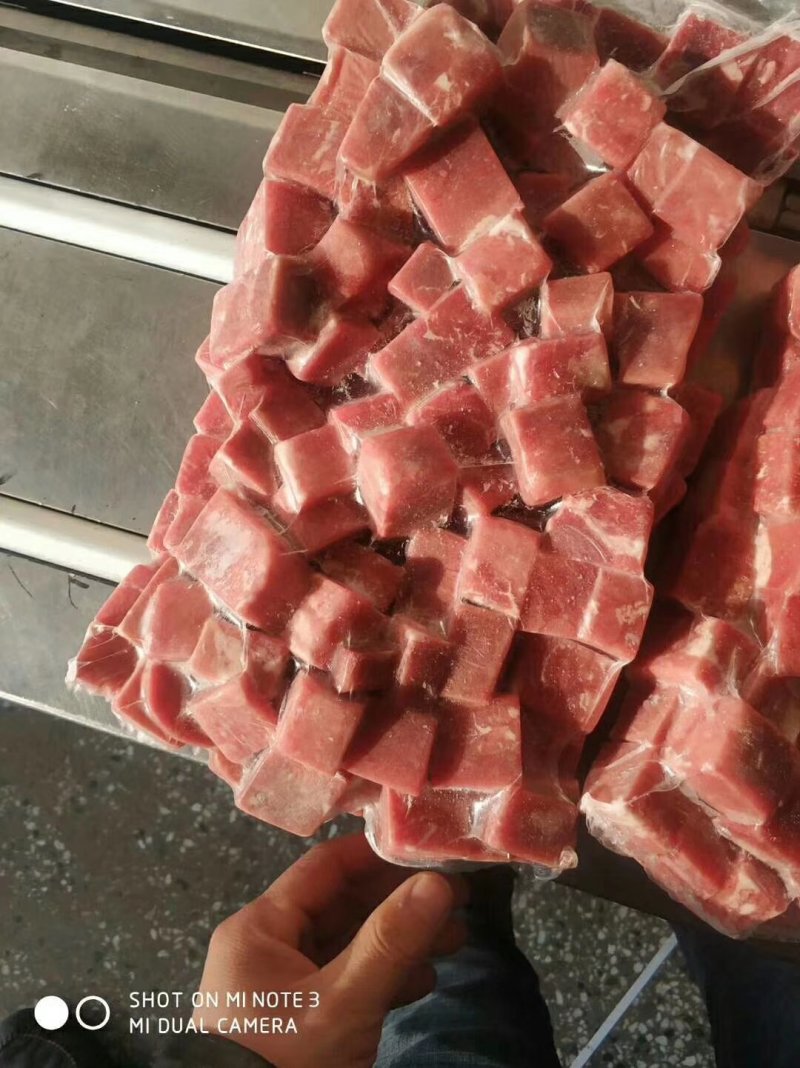 牛肉粒，不散不碎，价格便宜，质量稳定，量大从优