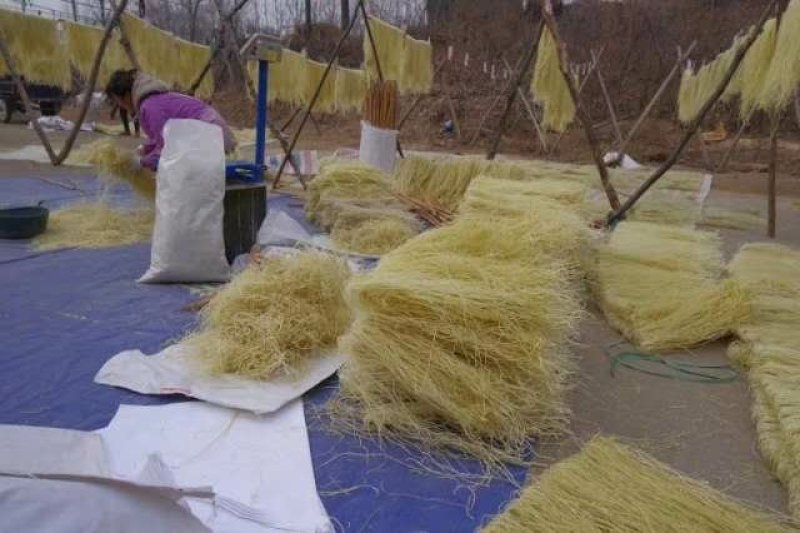 正宗农村红薯粉条手里还有7000斤，缺斤少两不够的赔，假
