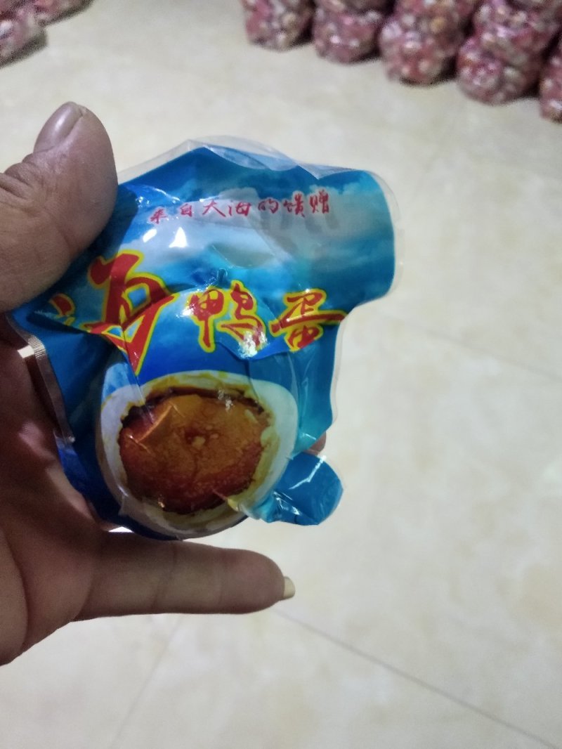 精品礼盒装，量大优惠。马踏湖金丝红黄鸭蛋，个个流油。