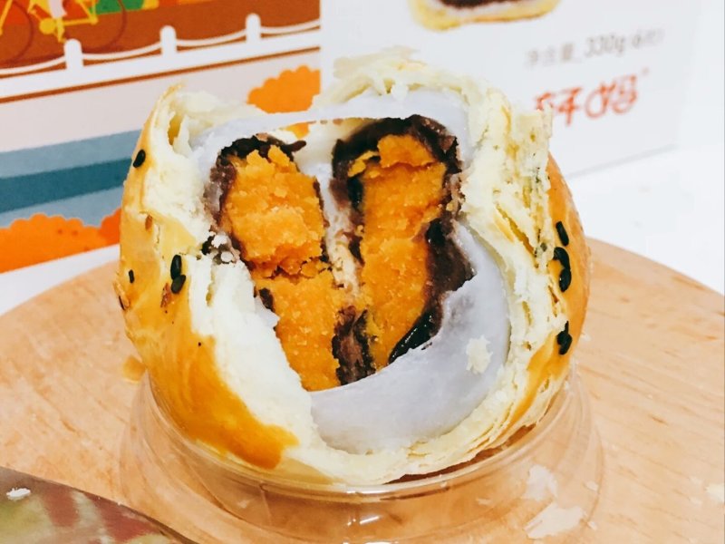 广西轩妈蛋黄酥迷你款一盒八枚装180克特产零食全国包邮