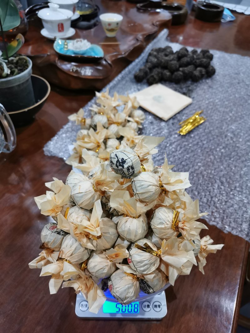 云南手工制作纯料古树岩韵龙珠