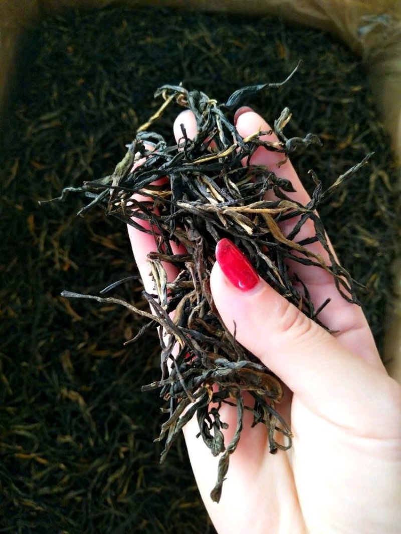 云南纯料手工制作古树红茶