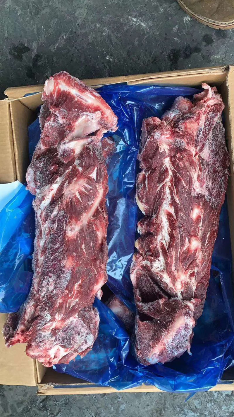 肉多牛脖骨，牛脖骨，牛脖骨锯段，一件起发，量大从优。