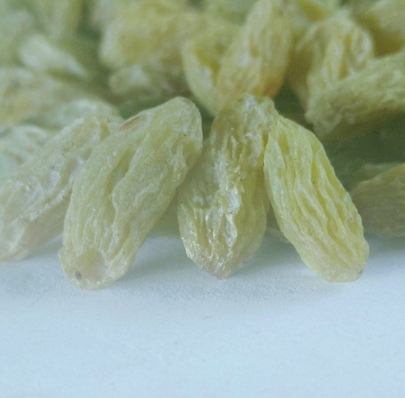 吐鲁番绿宝石葡萄干绿葡萄干.麻子葡萄干无核电商快销
