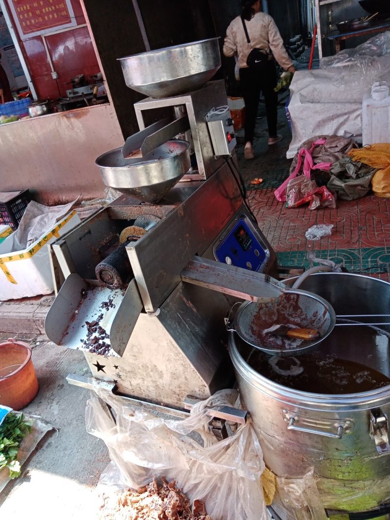 广西花生粒榨花生油正宗现榨花生油