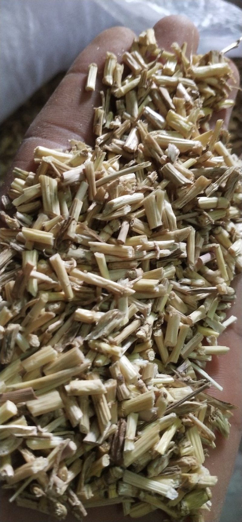 白茅根，有米，有段，有个，货干，无杂质。低于市场价