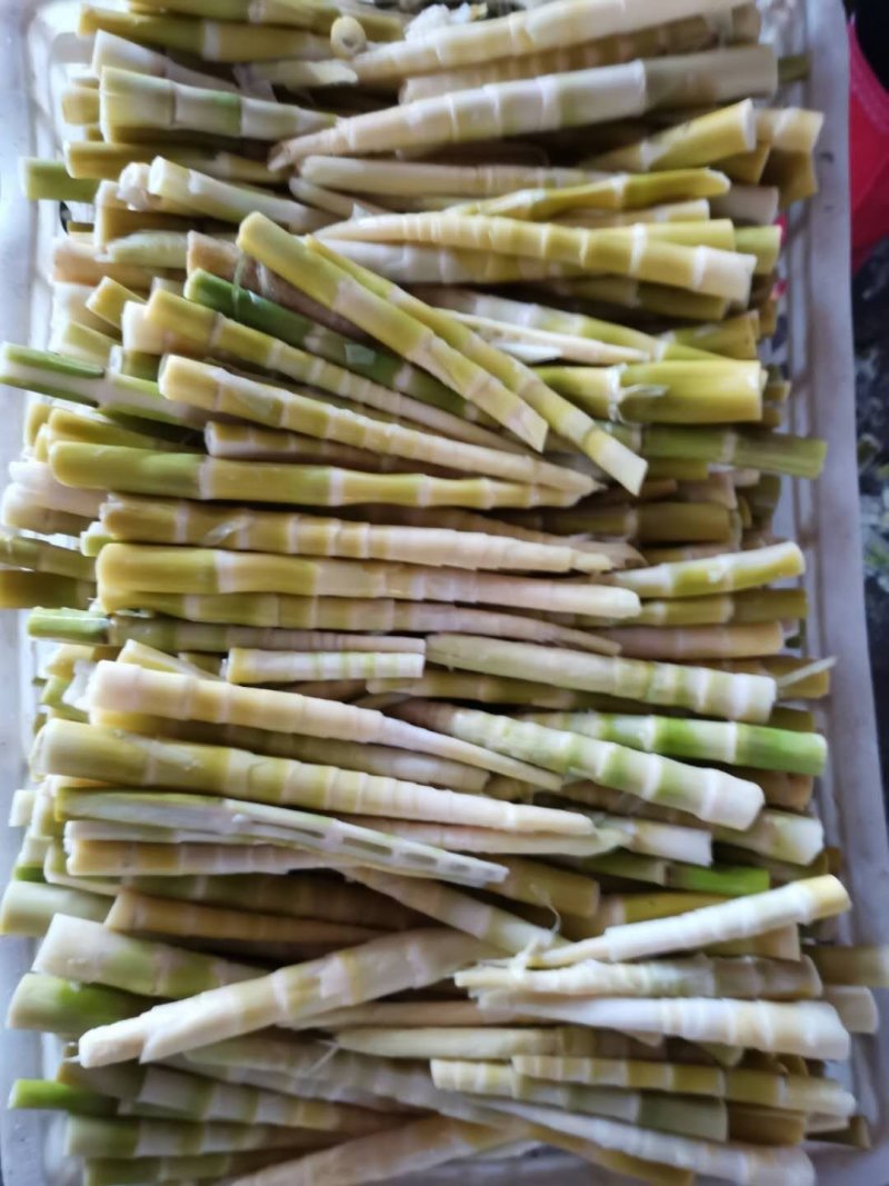 大山天然鲜嫩小竹笋。