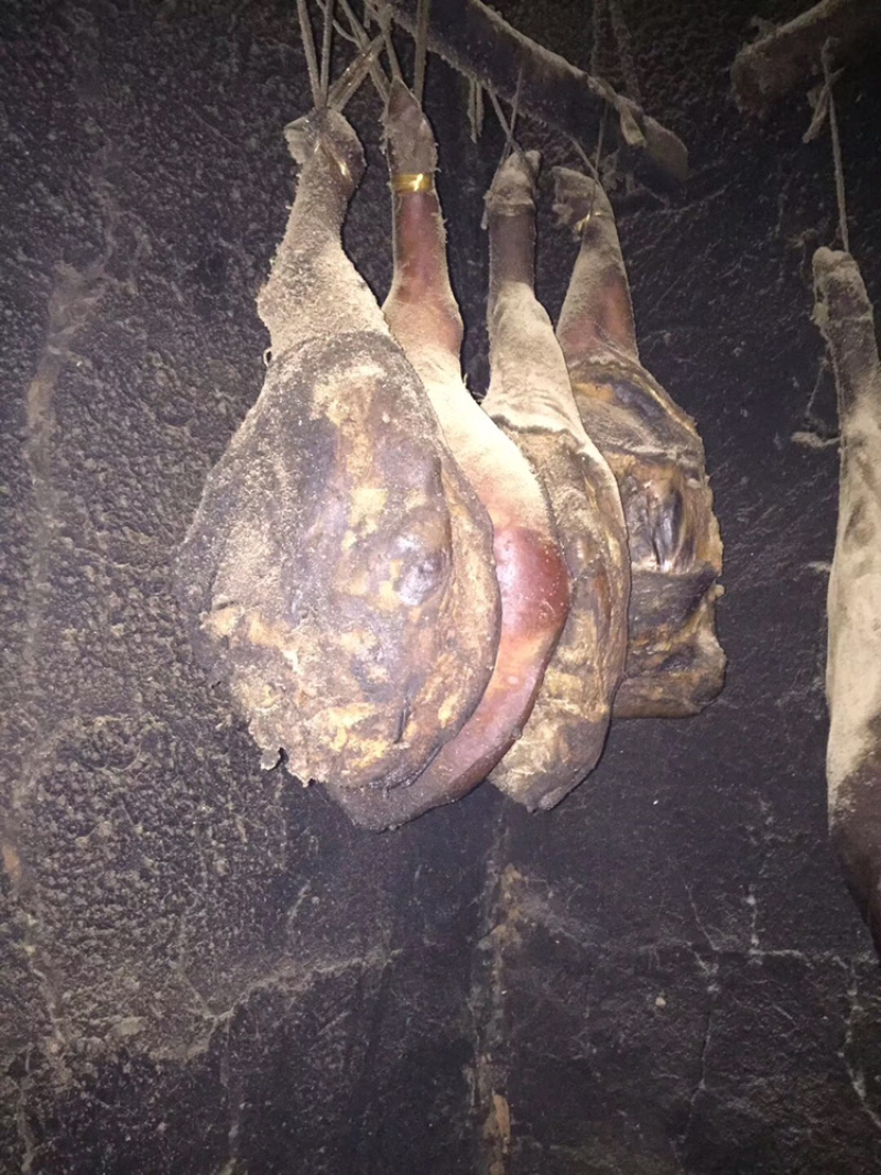 云南高原生态农村喂养火腿