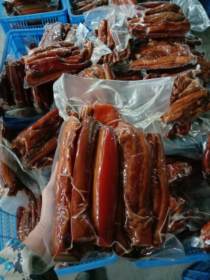 烟熏偏肥腊肉(厂家直供每天能供应30吨。支持一件代发