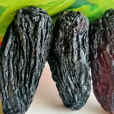 批发吐鲁番黑葡萄干黑加仑无核，颗粒大包满又香味特级免洗