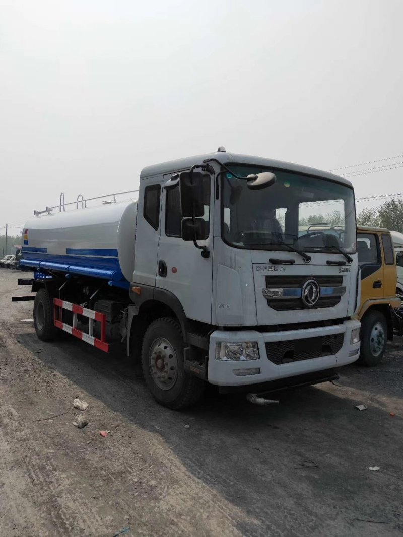 洒水车